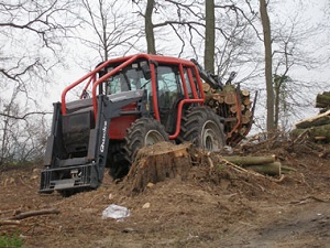 Tracteur dans la fôret